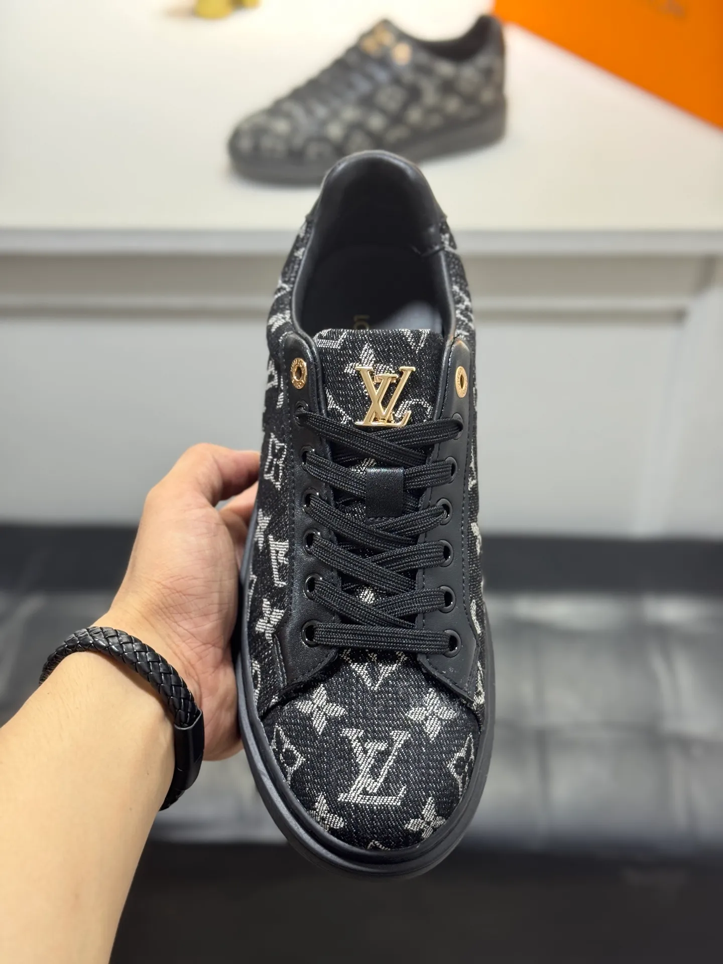 Men's shoes 💰400 [New style] 🐞🐞Top original order - LV [Louis Vuitton] counter new men's casual series! 🔥Globally limited edition💯The upper is made of cowhide with sheepskin lining➕Original rubber outsole, which is lighter and non-slip. Fashion focuses on trends, versatile and hot styles, simple yet tasteful! Exudes a fashionable and casual atmosphere, fashion is at your feet, and you are full of confidence! Multiple colors available. A must-have for fashionistas! Size: 38-44 (45 customized